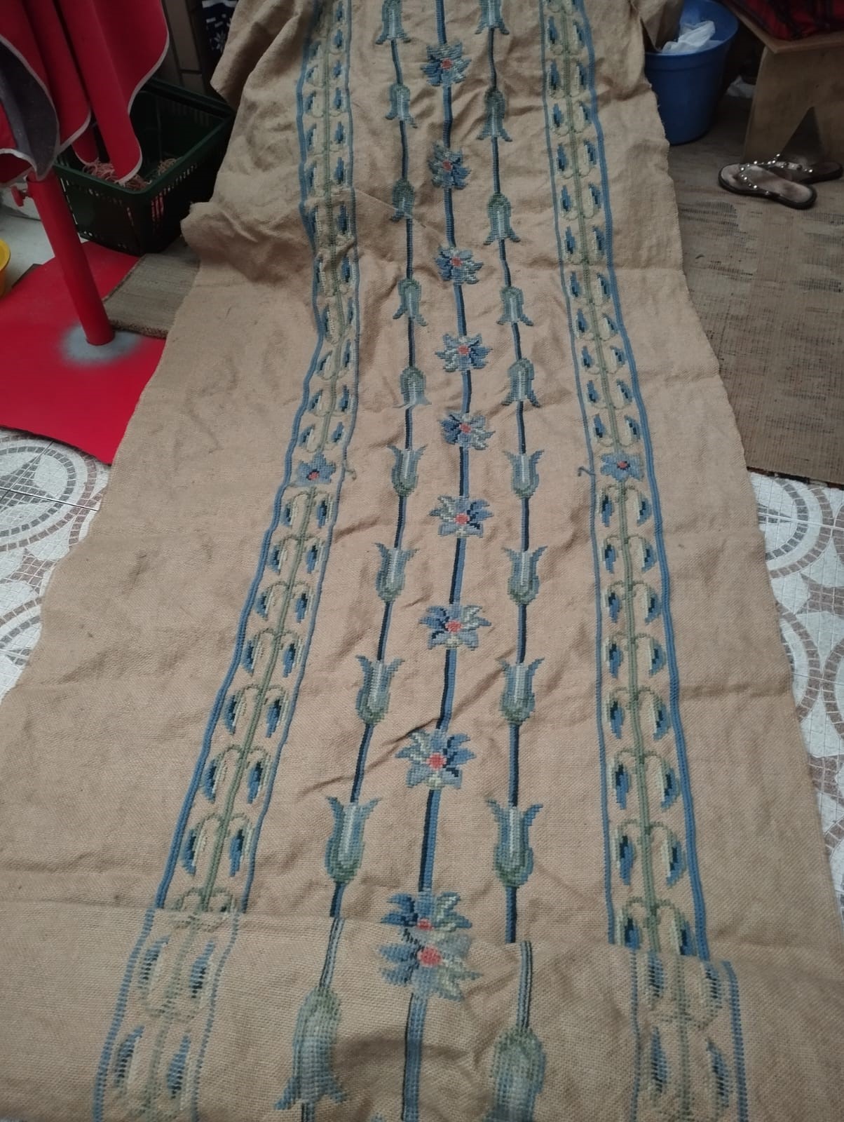 Foto a bordar A bordar passadeira de Arraiolos